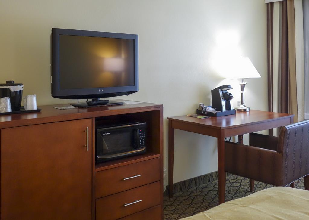 Country Inn & Suites By Radisson, Mishawaka, In South Bend Bagian luar foto